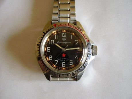 Se trata de un reloj automático de pulsera que me regalo hace tiempo un amigo que estuvo en Rusia.

He 80