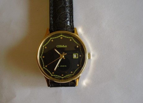 Se trata de un reloj automático de pulsera que me regalo hace tiempo un amigo que estuvo en Rusia.

He 151