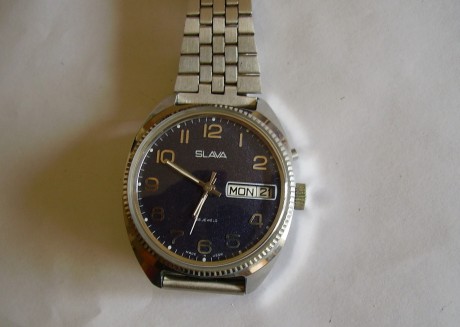 Se trata de un reloj automático de pulsera que me regalo hace tiempo un amigo que estuvo en Rusia.

He 150