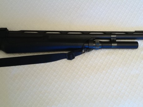 Vendo BENELLI NOVA de corredera. Con 2 cañones, el original de calibre 12 con punta de fibra optica y 12