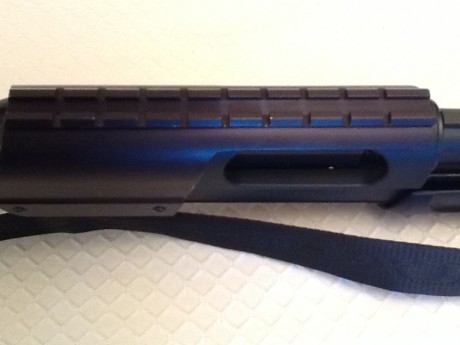 Vendo BENELLI NOVA de corredera. Con 2 cañones, el original de calibre 12 con punta de fibra optica y 22