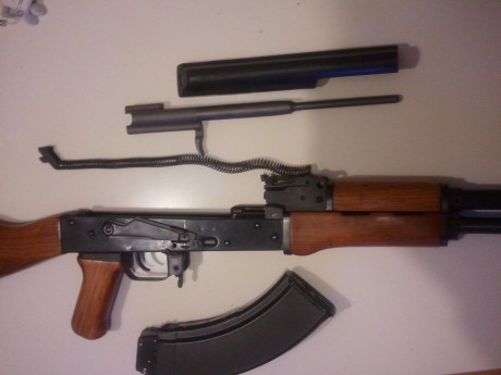 hechando un vistazo por la web en busca de informacion del ak 47 de co2 cybergun calibre 4,5 bb, me tope 62