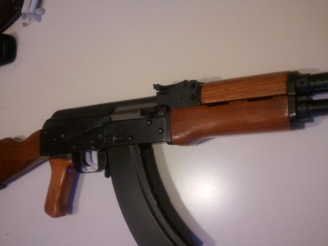 hechando un vistazo por la web en busca de informacion del ak 47 de co2 cybergun calibre 4,5 bb, me tope 60