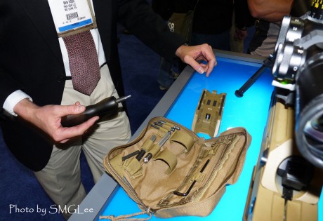 En el Shot Show, FN ha presentado un rifle de precisión de calibres intercambiables (338LM, 300WM y 308W):
 00