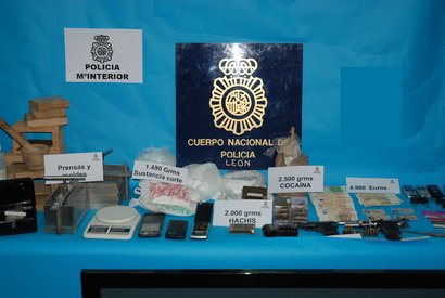 leoneses y gentes de alrededores!!!

lanzo idea para pequeña quedada en el Reino, a desarrollar en varias 160