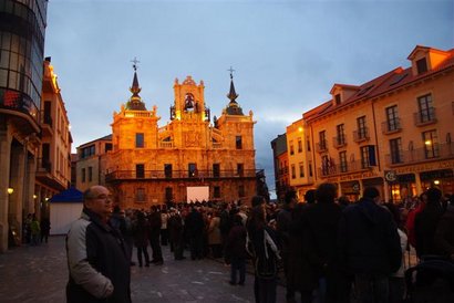 leoneses y gentes de alrededores!!!

lanzo idea para pequeña quedada en el Reino, a desarrollar en varias 142