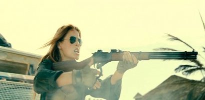 Compañeros,

En vista de las ganas de algunos (Elcafe, Wilcow, Vrakk, etc) por adivinar armas de películas 90
