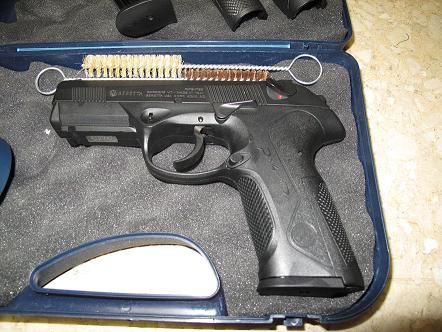 VENDO pistola Px4 storm 9mm Pb, como nueva, sólo 4 ó 5 disparos. Con maletín original, cachas anatómicas 00
