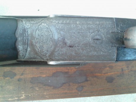 Buenas, acaba de caer en mis manos esto, tiene expulsores automaticos, gatillo articulado, valvulas de 40