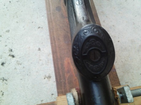 Buenas, acaba de caer en mis manos esto, tiene expulsores automaticos, gatillo articulado, valvulas de 51