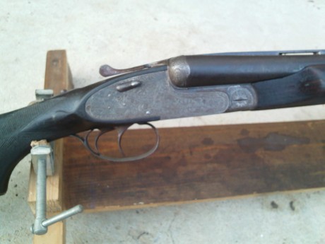 Buenas, acaba de caer en mis manos esto, tiene expulsores automaticos, gatillo articulado, valvulas de 62