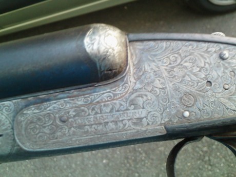 Buenas, acaba de caer en mis manos esto, tiene expulsores automaticos, gatillo articulado, valvulas de 61