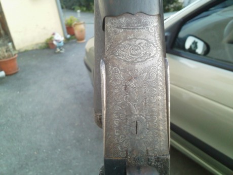 Buenas, acaba de caer en mis manos esto, tiene expulsores automaticos, gatillo articulado, valvulas de 71