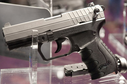  pk380.jpg Hola a todos.

Recientemente ha aparecido en el mercado Español, la pistola Walther pk 380.

Es 70