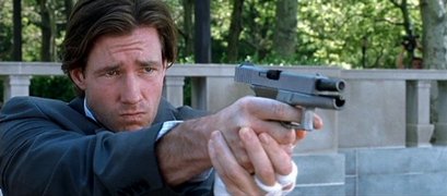Compañeros,

En vista de las ganas de algunos (Elcafe, Wilcow, Vrakk, etc) por adivinar armas de películas 90