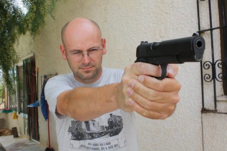 Mi pequeño homenaje a COLT y al diseño americano de armas ligeras. La foto es de mi amigo Sampedro. 110