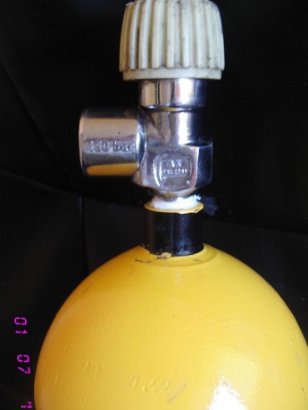Muy buenas :
Oportunidad para el que esté cansado de darle a la bomba. 
Se venden botellas de segunda 00