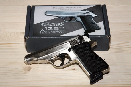 Buenas:
Que os parece la Walther PP 9mm de Umarex, la he visto en Leopard,  ¿se parece a la original?.

Saludos. 20