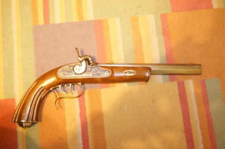 Me gustaria me ayudaseis a identificar que modelo de replica es esta pistola. He encontrado alguna foto 10