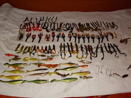 Hola a tod@s.
Vendo maletín de pesca con 23 rapalas,130 vinilos,(pickies,mogambos,lombrices,ranas,cangrejos,)todos 00
