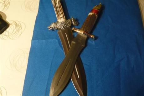 buenas tardes,aqui os presento dos cuchillos de la casa muela,son dos cuchillos para el remate,que obviamente 02