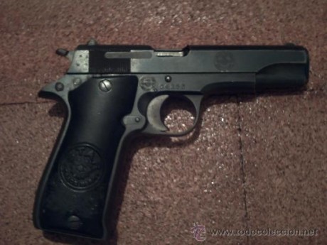 Hace unos días encontré por casualidad en una web extranjera un arma a la venta que hacía muchos años 90