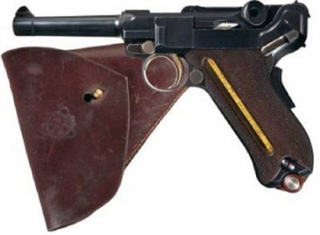 Hace unos días encontré por casualidad en una web extranjera un arma a la venta que hacía muchos años 71