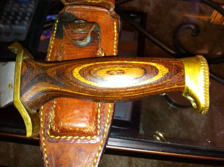 Pues he encontrado por casa este cuchillo que ya daba por perdido.
Las fotos son tal cual lo encontré. 20