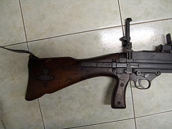 Hace unos días encontré por casualidad en una web extranjera un arma a la venta que hacía muchos años 71