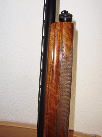 Hola a todos 

Como inicie en el hilo de la Beretta A-304 Silver lark ahora le toca el turno a esta belleza 00