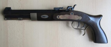 Hola a tod@s.
¿Alguno me puede orientar del valor que puede tener este arma fabricada en Eibar?
 3773216_4f608531e63e5.jpg 00