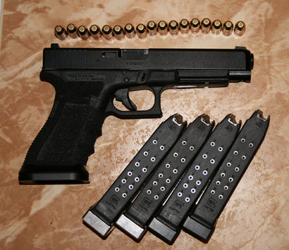 Alguien que tenga una glock 34, que pueda comentarme que tal va en precision, y que le soleis tocar para 60