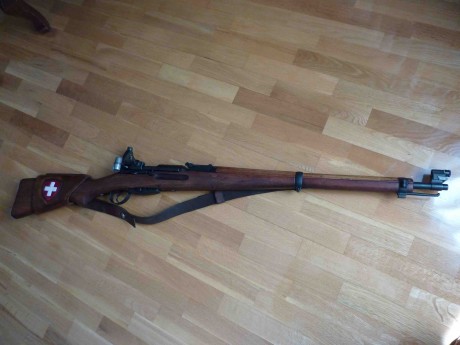 Hola a todos.  Subo fotos de mi nuevo K31 con el diópter y la carrillera de cuero instalados.  Por la 00