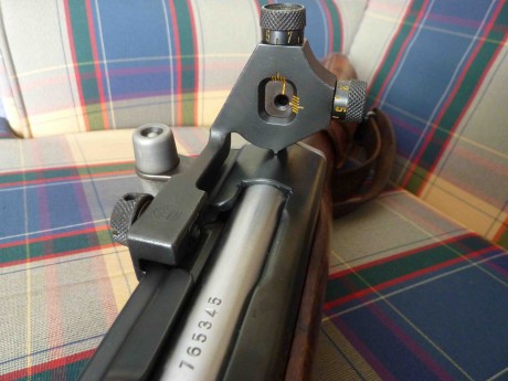 Hola a todos.  Subo fotos de mi nuevo K31 con el diópter y la carrillera de cuero instalados.  Por la 10