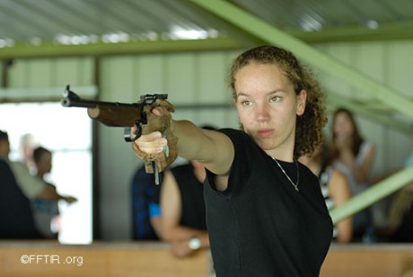 hola!! ¿alguien podria indicarme que tal va una pistola Pardini para tirar a libre?  :?  :? me han ofrecido 60