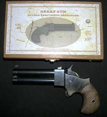Curiosa arma una Derringer calibre .22 Flobert CB, guiable con AE, tiene solo 85 mm de longitud total, 40