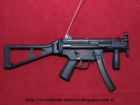¿Qué os parecen las armas de esta moza?
 http://1.bp.blogspot.com/_vZhR4a7LLS8/TRZUNqParEI/AAAAAAAAVZk/-Ja6TnDpScA/s1600/Survivalist.jpg 10