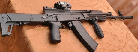 Izhevsk (Izhmash) presentó oficialmente el nuevo fusil de asalto Kaláshnikov generación, cuya denominación 100