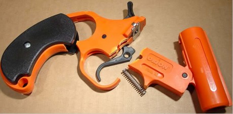 Hola compañeros de las armas, he visto este trasto en un blog "guiri" y como yo español y poco, 140