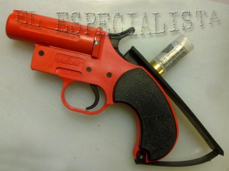 Hola compañeros de las armas, he visto este trasto en un blog "guiri" y como yo español y poco, 161