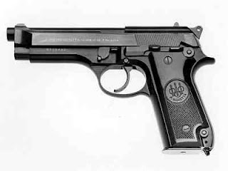 ¡Hola!

Ruego si alguien me puede decir si ambas son iguales y la denominación M92 corresponde a EEUU, 40