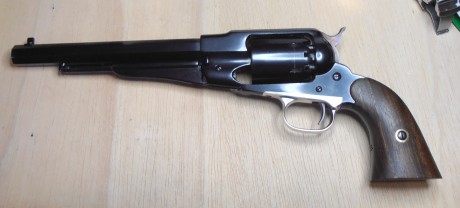  Pi4.jpg  Pi3.jpg Saludos

He adquirido recientemente un revolver Pietta Shooters, y, por alguna razón 02