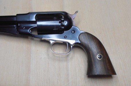  Pi4.jpg  Pi3.jpg Saludos

He adquirido recientemente un revolver Pietta Shooters, y, por alguna razón 00