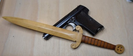  Pi4.jpg  Pi3.jpg Saludos

He adquirido recientemente un revolver Pietta Shooters, y, por alguna razón 00
