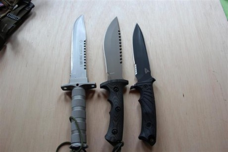 hola,aqui os presento a una bestia de combate recien llegada.es un cuchillo de combate de la casa treeman.tiene 20