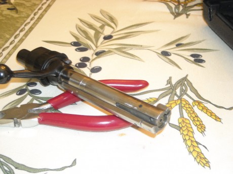 ¡Hola!

En este mismo hilo, sobre problemas con una uña extractora para un rifle zastava del 222 r.m. 100