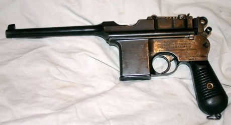 Hola Compañeros, fotos de otra pistola española que emigró a Alemania y se alistó en su Ejército -- II 170