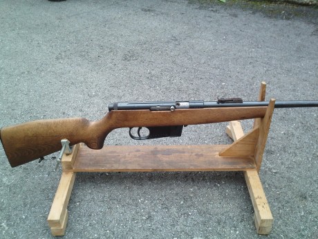 Me hé comprado esta carabina del 22 Lr made in Germany.Por un lado del cañon pone LAUFSTHAL 3  y en la 02