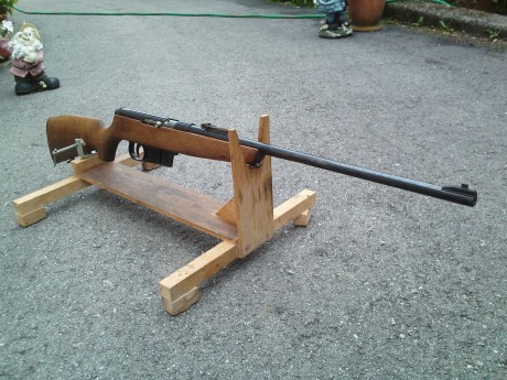 Me hé comprado esta carabina del 22 Lr made in Germany.Por un lado del cañon pone LAUFSTHAL 3  y en la 01