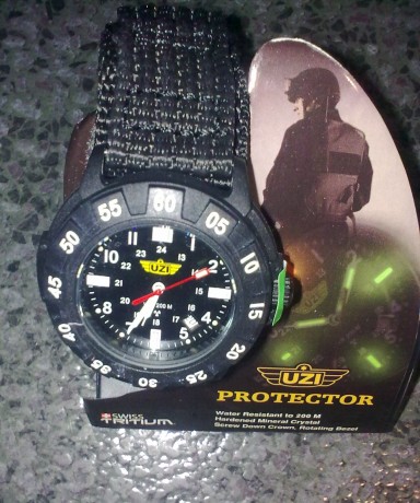 Hola vendo reloj UZI sin estrenar,procedente de un regalo.80 euros con envio. 00